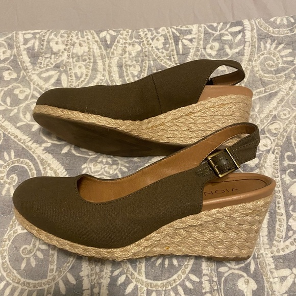 Vionic Canvas Back-Strap Wedges Coralina Olive Sling Back Summer Spring 7.5 Size - Picture 7 of 7